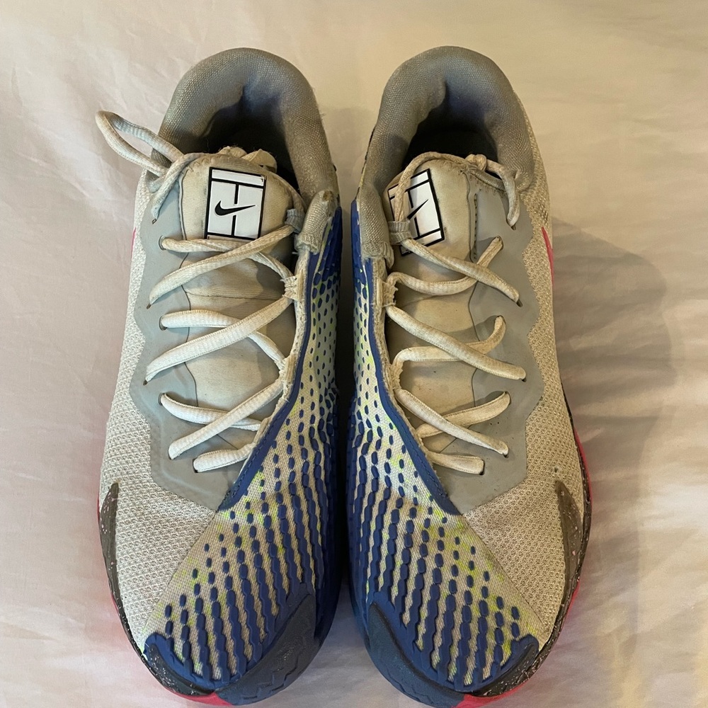 Nike women’s tennis shoes